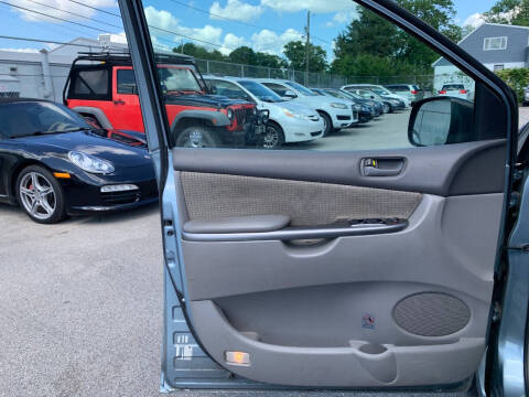 2010 Toyota Sienna CE 7-Passenger