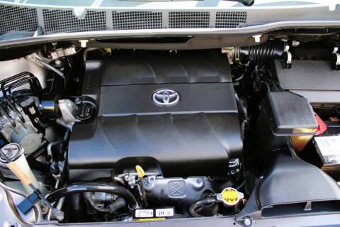 2013 Toyota Sienna XLE 7-Passenger Auto Access Seat