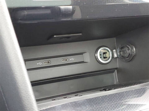 2025 Volkswagen Taos SE Black 4Motion