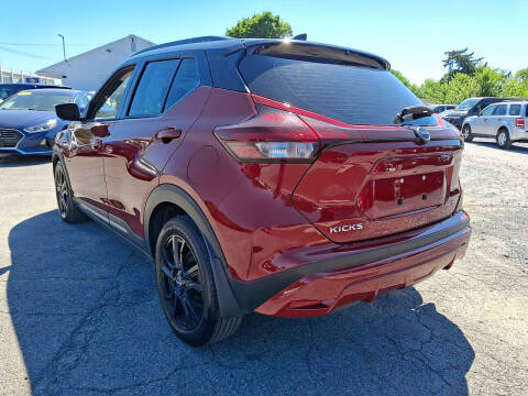 2023 Nissan Kicks SR