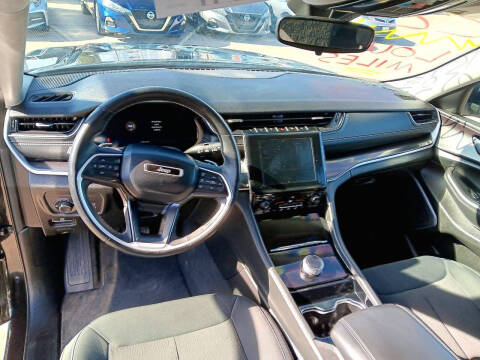 2022 Jeep Grand Cherokee Laredo