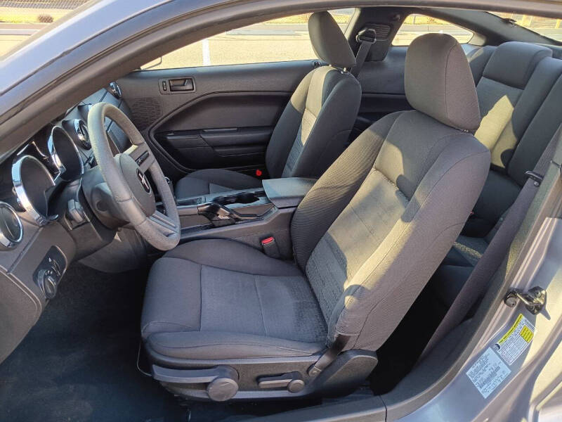 2007 Ford Mustang V6 Deluxe
