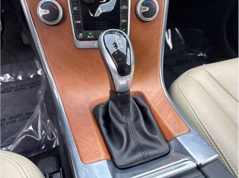 2017 Volvo XC60 T5 Inscription