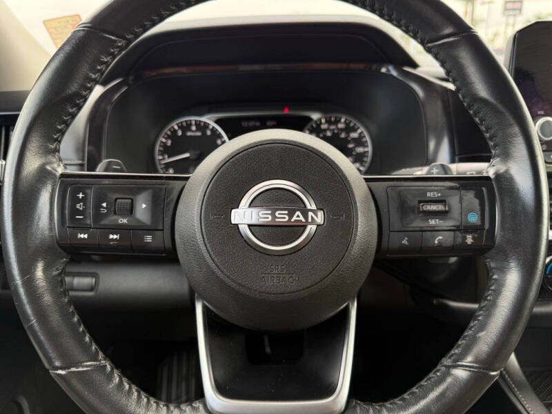 2023 Nissan Pathfinder SV