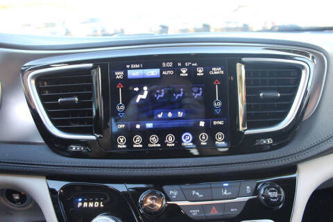 2017 Chrysler Pacifica Hybrid Platinum