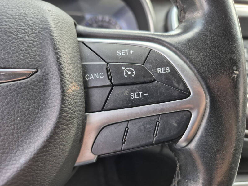 2016 Chrysler 200 LX