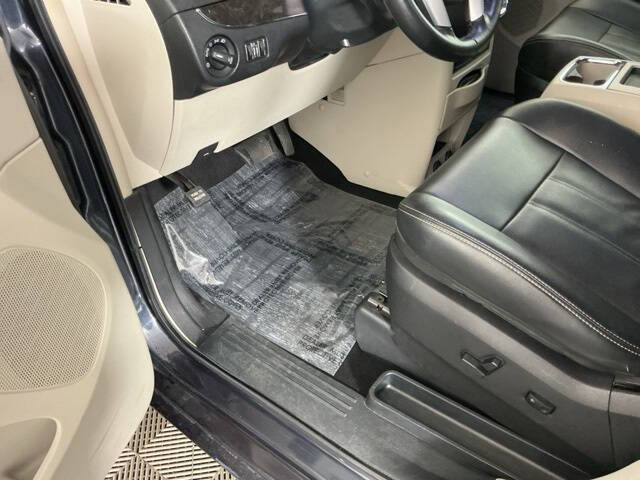 2013 Chrysler Town and Country Touring