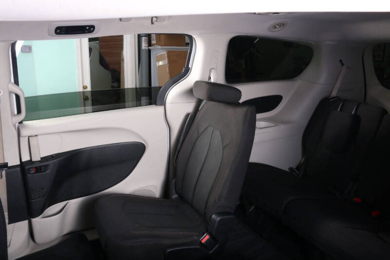 2017 Chrysler Pacifica LX