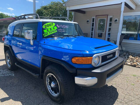 2007 Toyota FJ Cruiser for sale at G & G Auto Sales in Steubenville OH