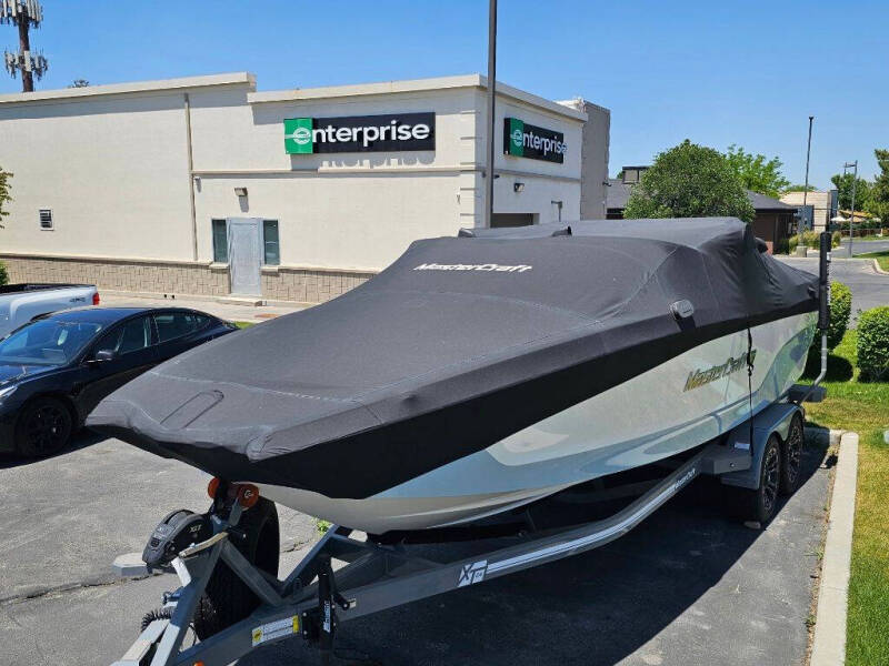 2022 MasterCraft XT24