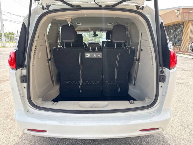 2020 Chrysler Voyager LXi