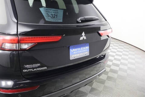 2024 Mitsubishi Outlander ES