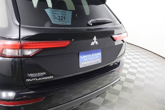 2024 Mitsubishi Outlander ES