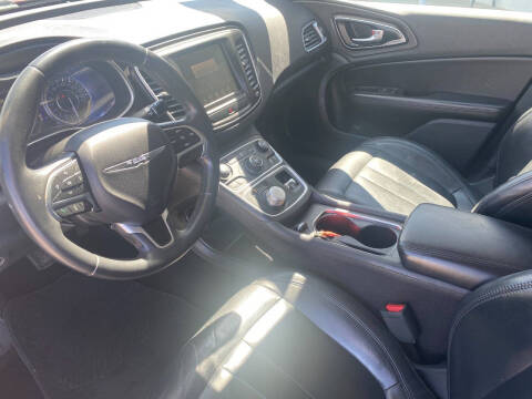 2017 Chrysler 200