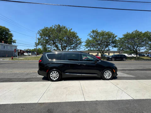 2017 Chrysler Pacifica Touring-L