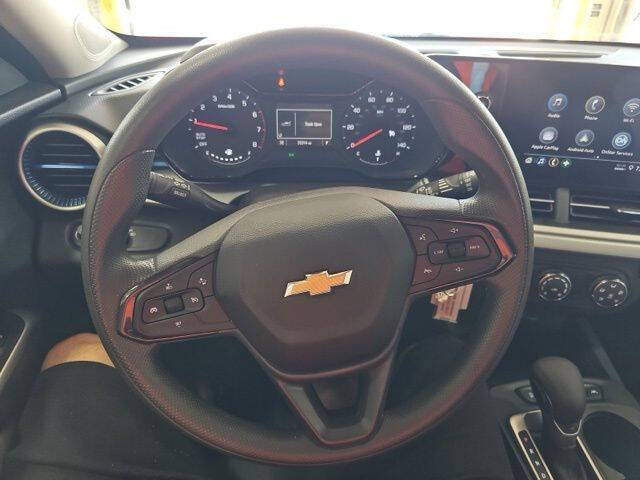 2025 Chevrolet Trax LS