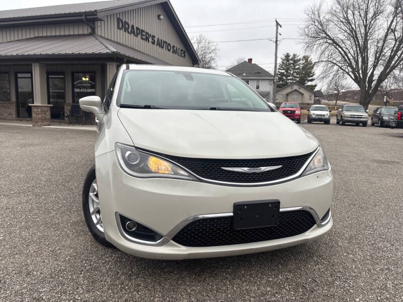 2020 Chrysler Pacifica Touring's photo