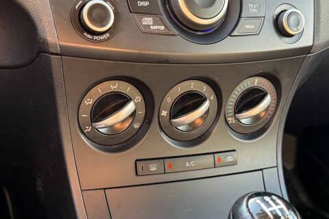 2013 Mazda MAZDA3 i SV