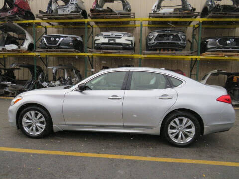 2011 Infiniti M56 x