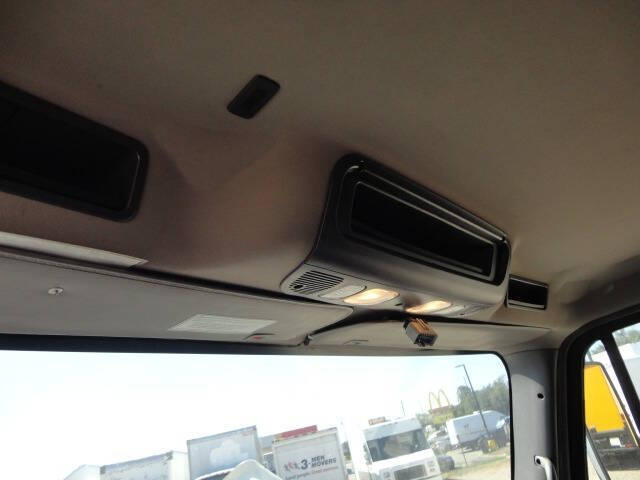 2021 Freightliner M2 106