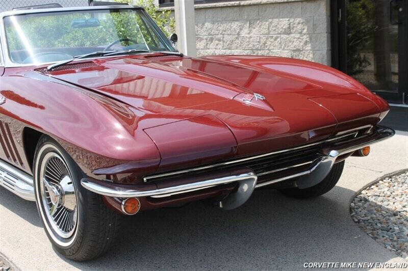 1965 Chevrolet Corvette 31