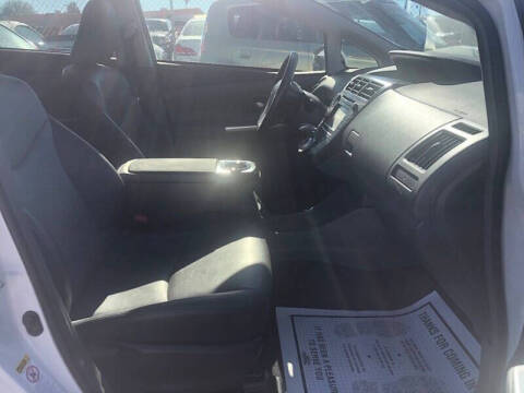 2014 Toyota Prius v Five