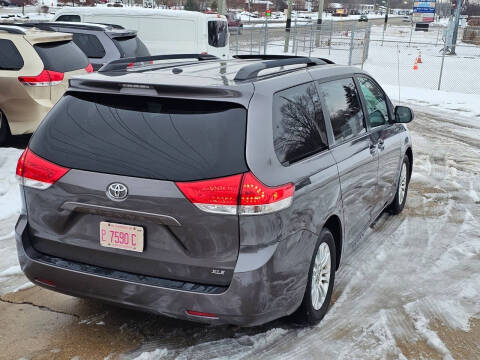 2012 Toyota Sienna XLE 8-Passenger