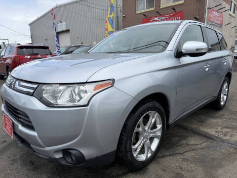 2014 Mitsubishi Outlander for sale at Carlider USA in Everett MA