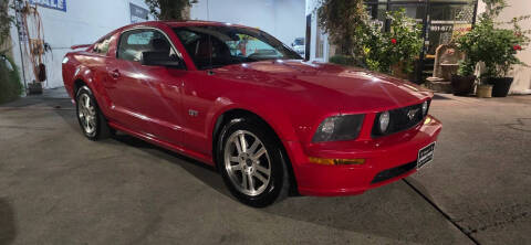 2005 Ford Mustang GT Deluxe