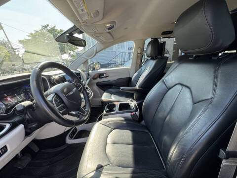 2017 Chrysler Pacifica Touring-L Plus