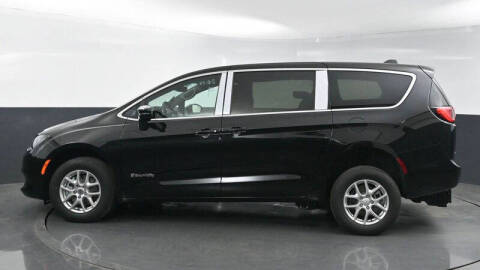 2025 Chrysler Voyager LX