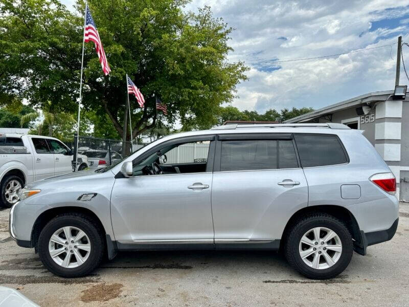 2012 Toyota Highlander  - $17,995