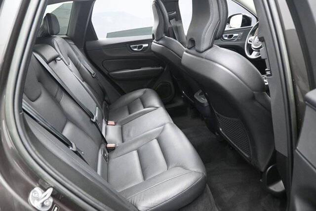 2023 Volvo XC60 B5 Plus Dark Theme