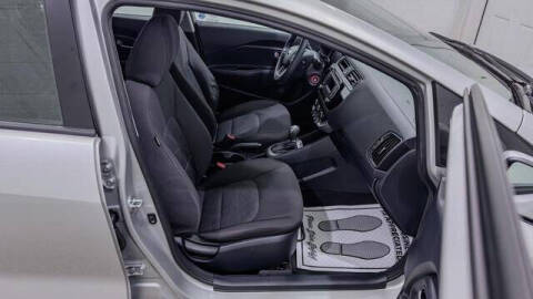 2016 Kia Rio 5-Door LX