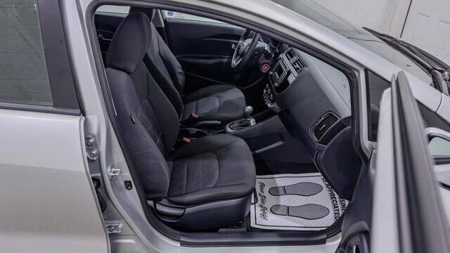 2016 Kia Rio 5-Door LX