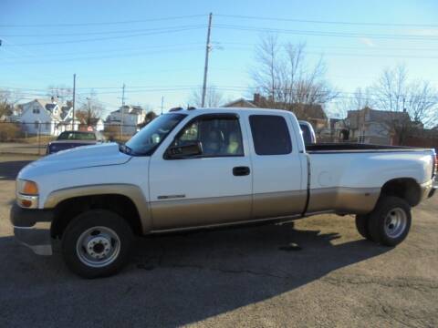 2001 GMC Sierra 3500 for sale at B & G AUTO SALES in Uniontown PA