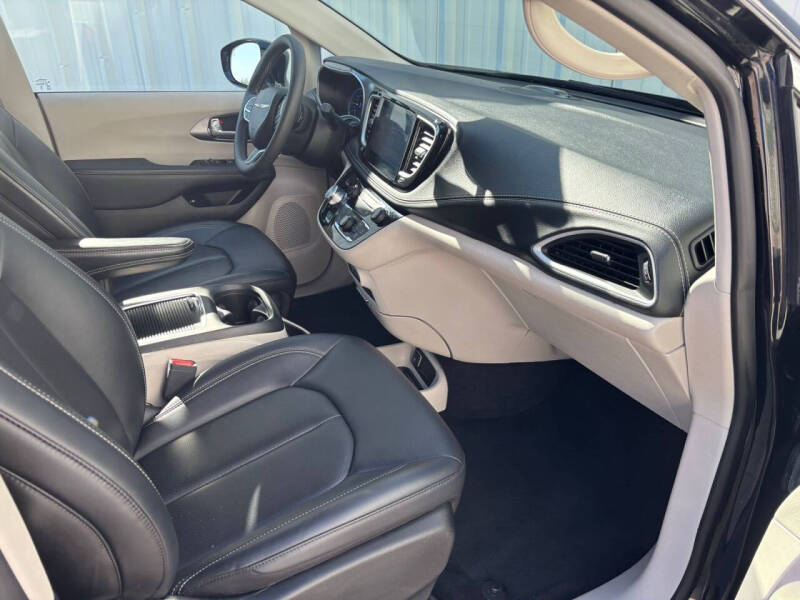 2024 Chrysler Pacifica Plug-In Hybrid Select