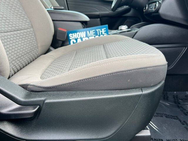 2022 Ford Escape Hybrid SE