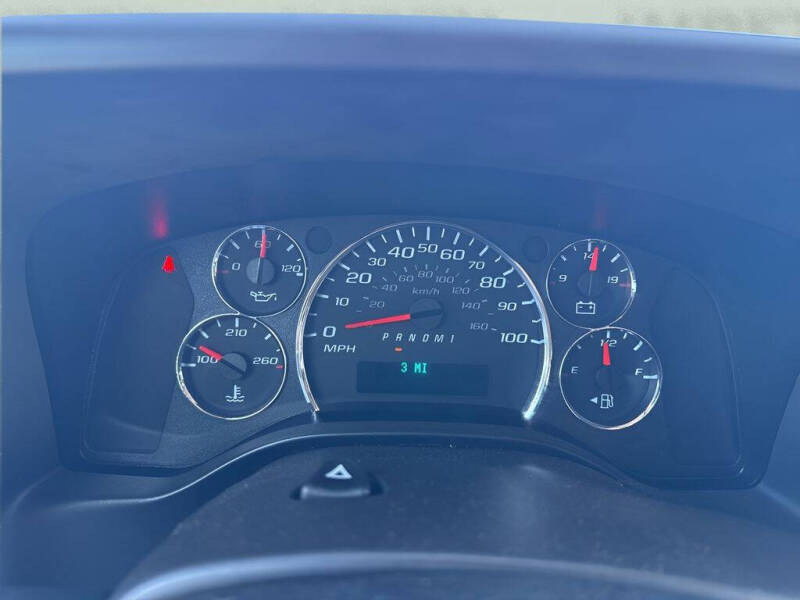 2025 Chevrolet Express LT 3500