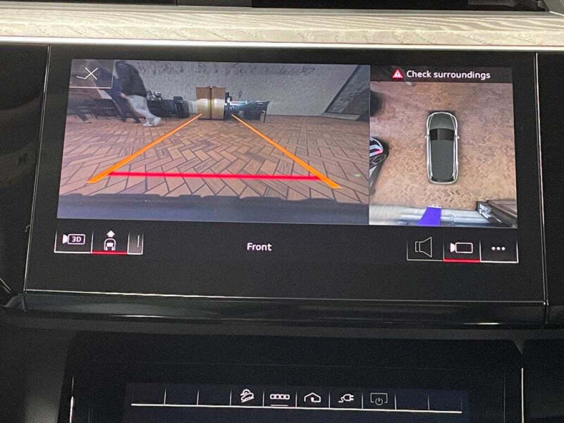 2022 Audi e-tron quattro Premium Plus