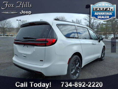 2026 Chrysler Pacifica Select