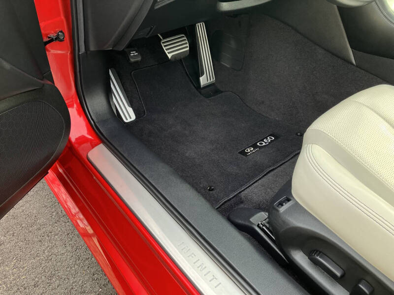 2017 Infiniti Q60 Red Sport 400