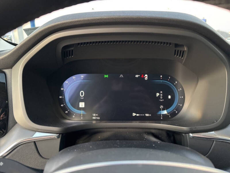 2025 Volvo XC60 B5 Core Dark Theme