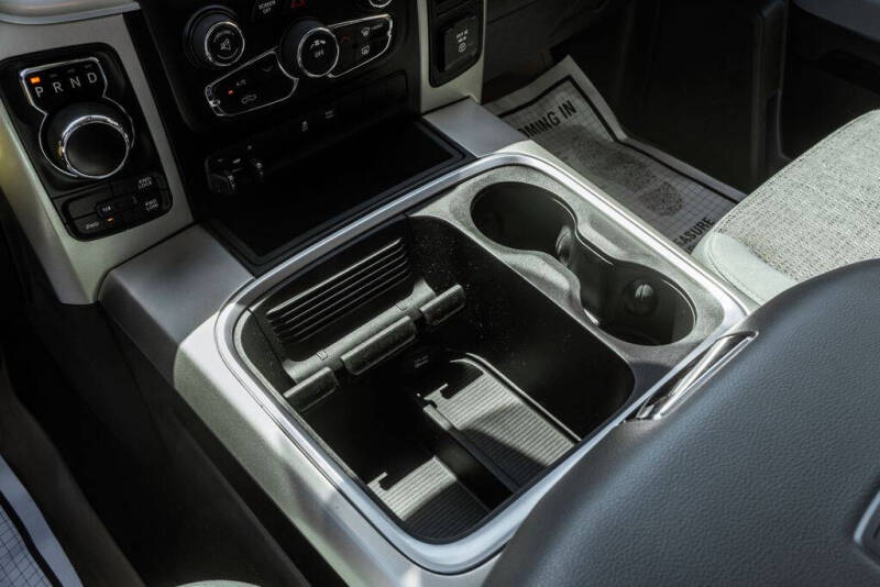 2016 RAM 1500 SLT