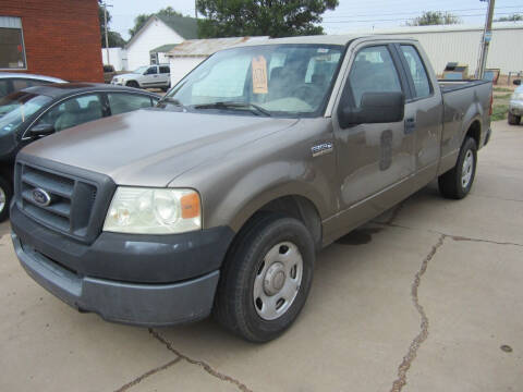 2005 Ford F-150 for sale at W & W MOTORS in Clovis NM