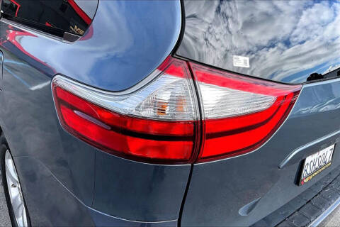 2017 Toyota Sienna LE 8-Passenger