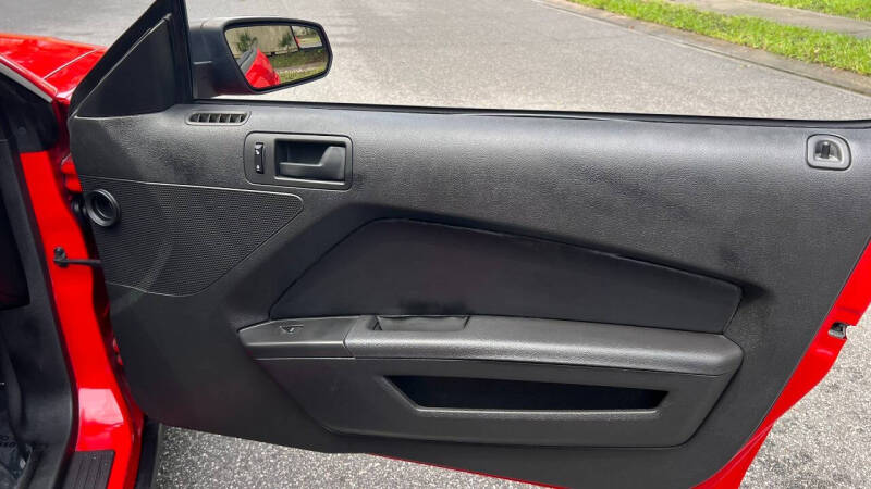 2012 Ford Mustang V6