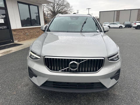 2025 Volvo XC40 B5 Core Bright Theme