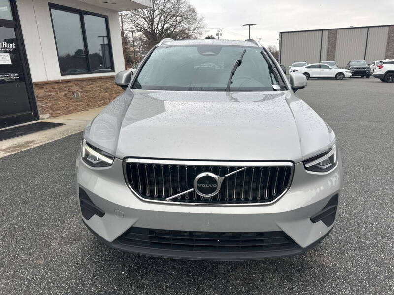 2025 Volvo XC40 B5 Core Bright Theme