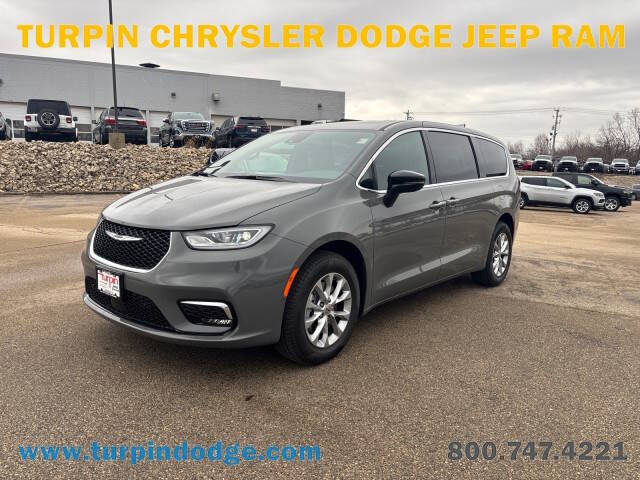 2025 Chrysler Pacifica for sale at Turpin Chrysler Dodge Jeep Ram in Dubuque IA